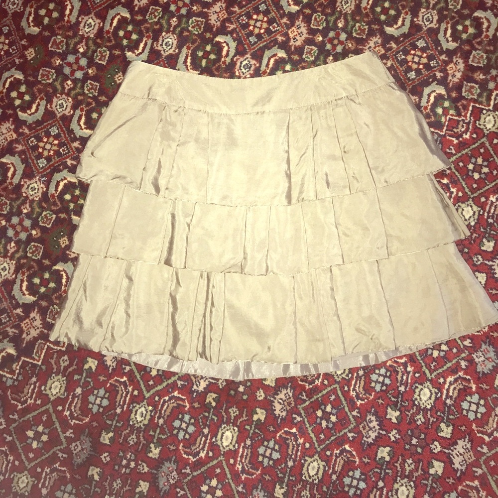Banana Republic 3-tier satiny gray size 6 skirt